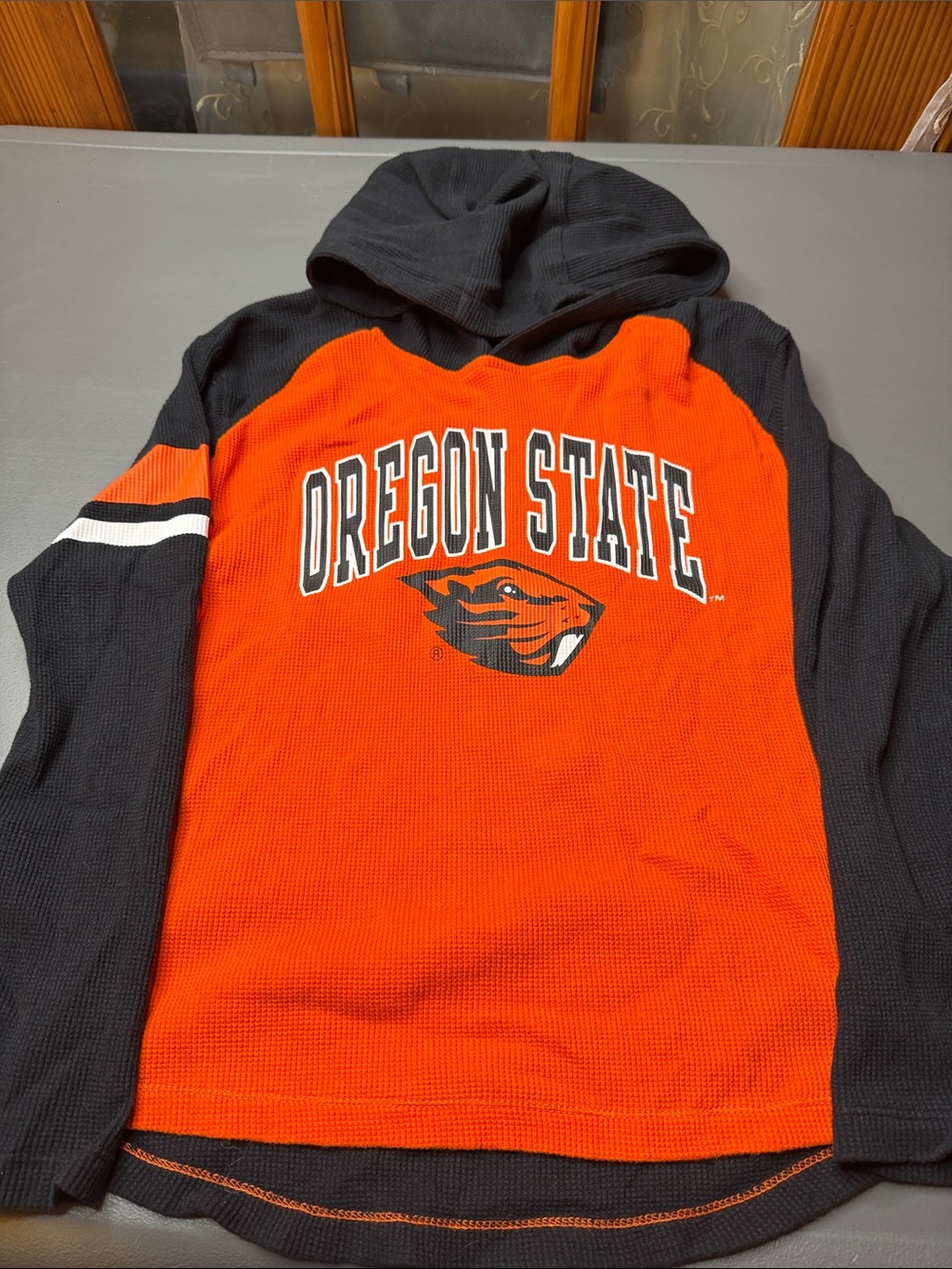 🦫 Kid’s Hooded Shirt - Oregon State Beavers. Size: 8